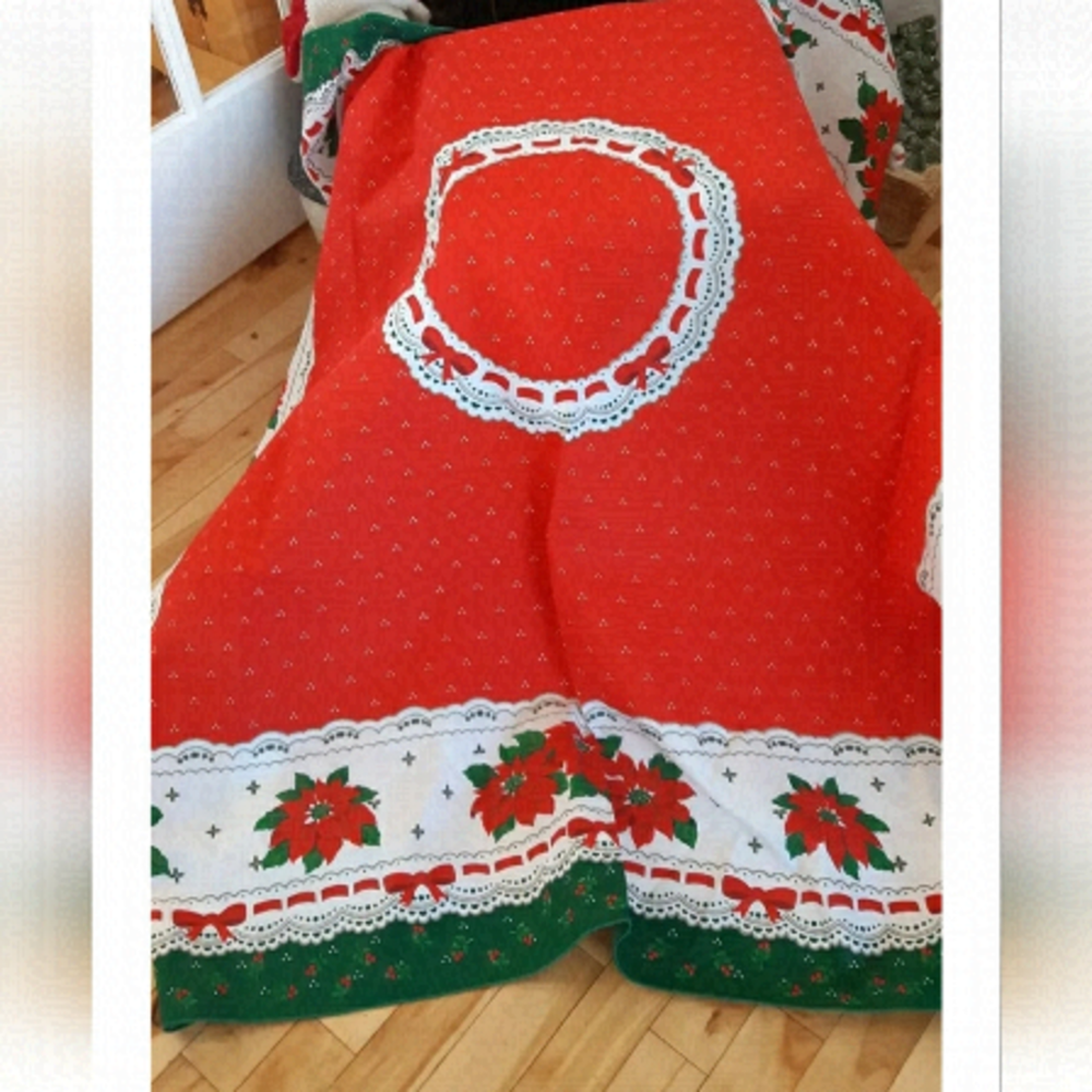 VTG SUNWEAVE LINEN CORP Christmas SQUARE tablecloth POINSETTIA holly berry 56X56
